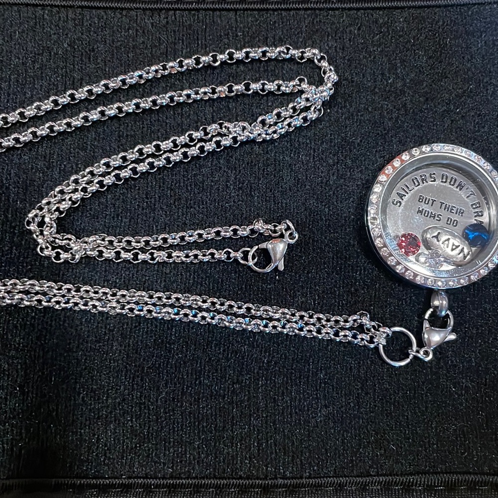 Charm Necklace “Navy Mom”